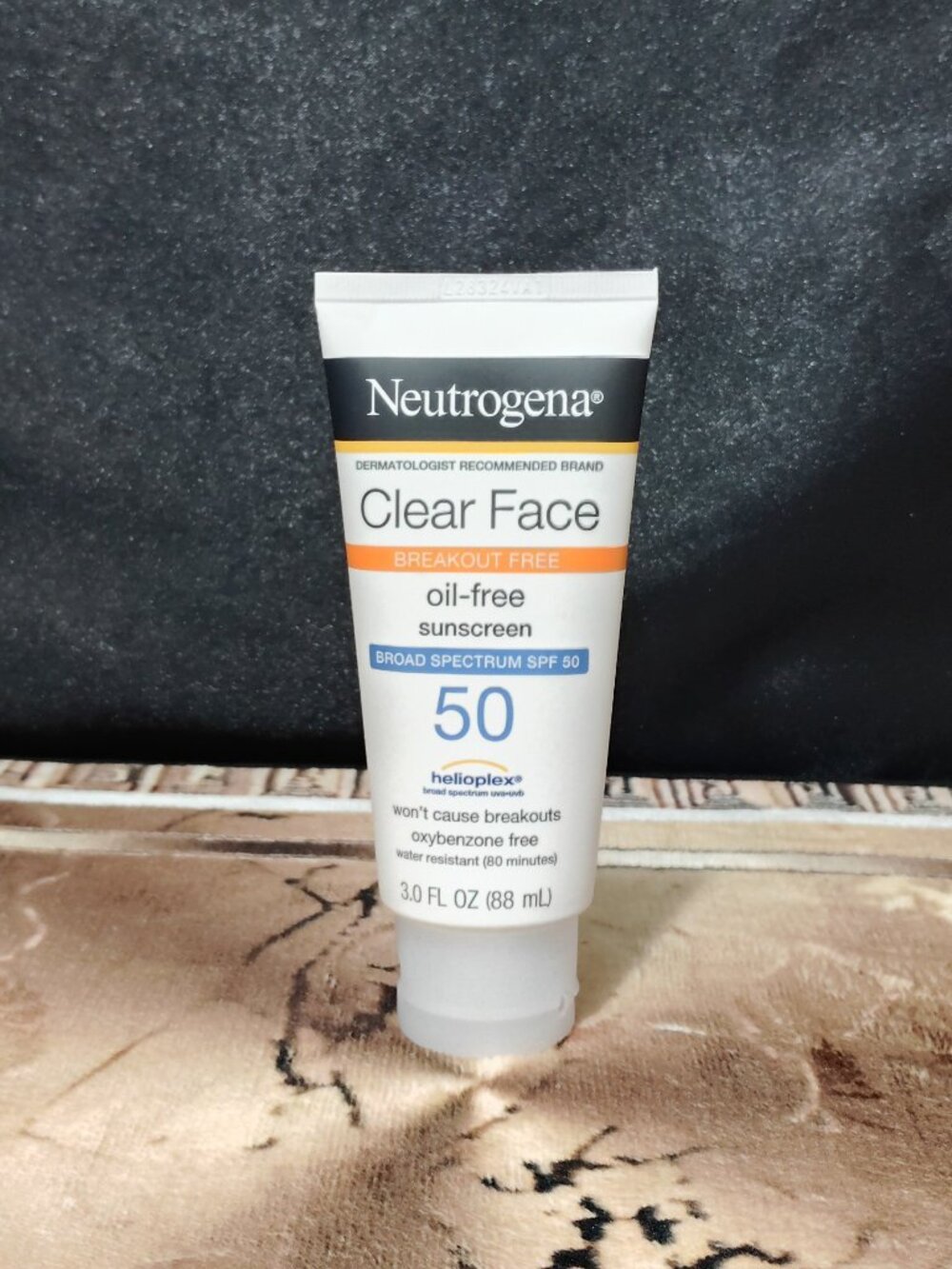 Neutrogena Clear Face Break-Out Free Liquid  SPF 50